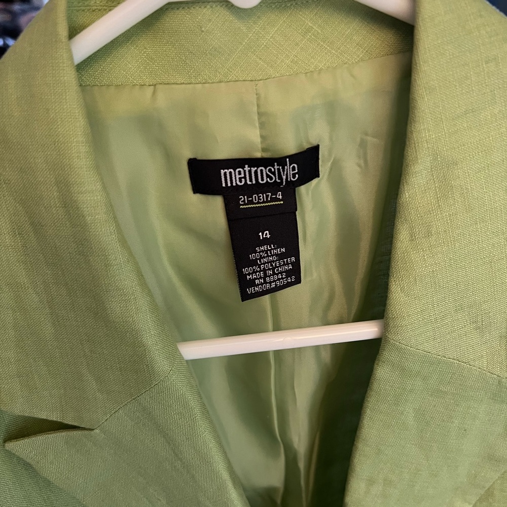 Metro style size 14 women blazer. Color lime green.